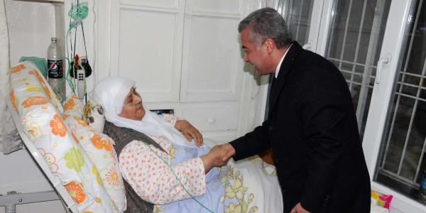 Fil hastası 260 kiloluk kadına kaymakam sahip çıktı