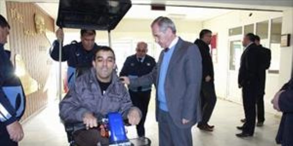 Başkan Acar'dan engelli vatandaşa elektrikli scooter