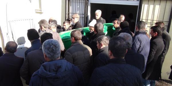 Karı-koca sobadan zehirlenerek öldü