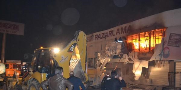 İnegöl'deki depo yangını kontrol altına alındı