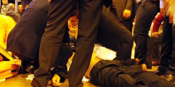 CHP'nin gecesinde kalp krizi geçiren partili hayatını kaybetti