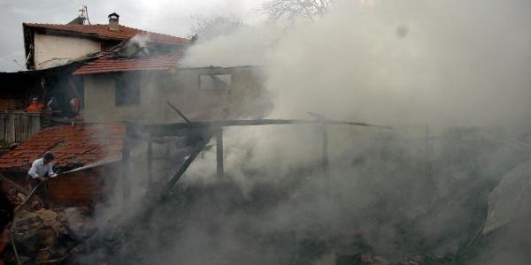 Sandıklı'da besihane yangını