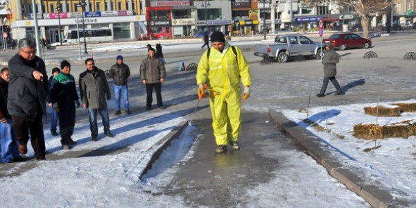 Belediye'den buzlanmalara kar nlem