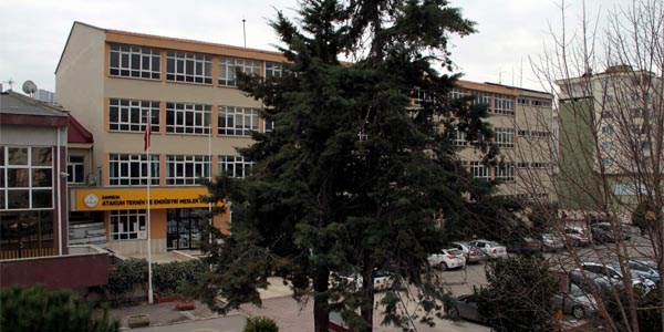 Okulda öğrenci kavgası: 1 yaralı