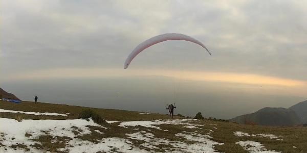Aralık ayında yamaç paraşütü keyfi