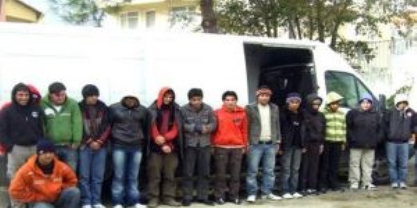 İzmir'de kaçak göçmen operasyonu