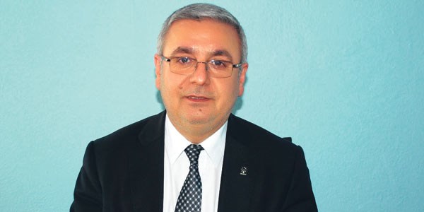 Metiner: Ak Parti'de başka istifalar olabilir