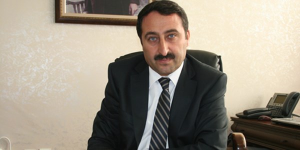 Öğrenciler soğuk sınıflarda ders görüyor