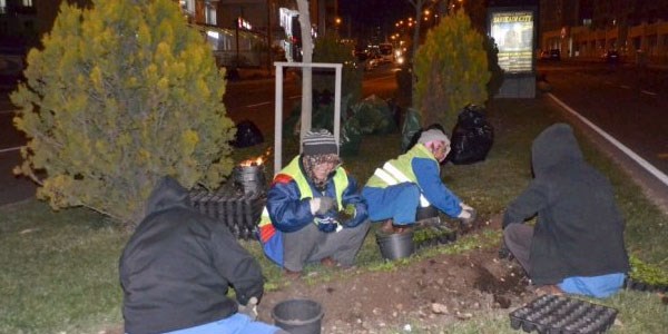 Kar kış demeden çalışıyorlar