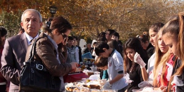 Okul ihtiyaçlarını gidermek amacı ile kermes düzenlendi