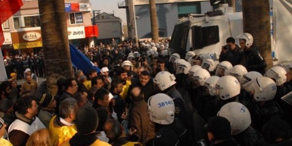 Polisle eylemciler arasında gerginlik