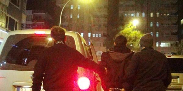 Öğrenci derneği'ne baskın: 1 gözaltı