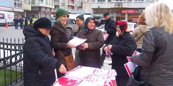 CHP Uzunköprü'de broşür dağıttı