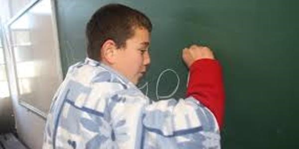 Bu okulda öğrenciler battaniyeyle derse giriyor
