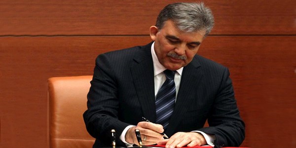 AÜ Rektörlüğü için 3 aday Köşk'e gönderildi