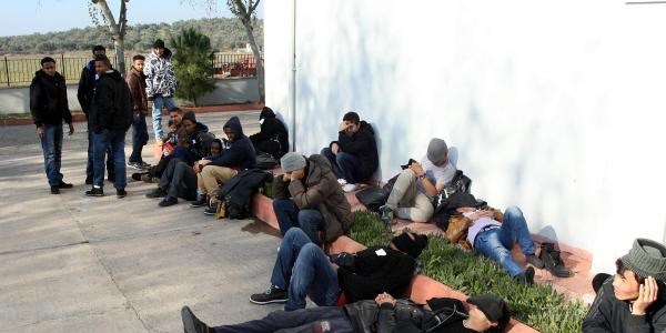Ayvalık'ta 37 kaçak yakalandı