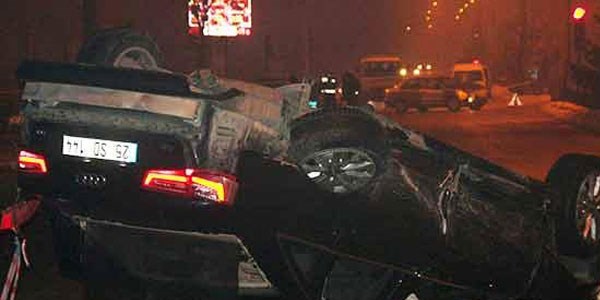 Üniversite öğrencileri kaza yaptı 2 ölü