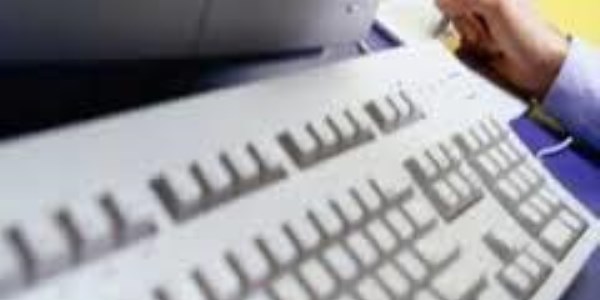 Eşinin e-postasına girmeye 7 ay hapis