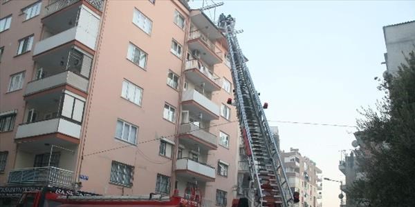 Çatıya sıçrayan baca yangını korkuttu