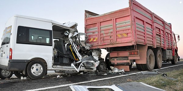 Trafik canavar kuru yollar seviyor