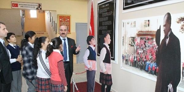 Edirne Belediyesi'nden okullara 'Atatürk Köşesi'