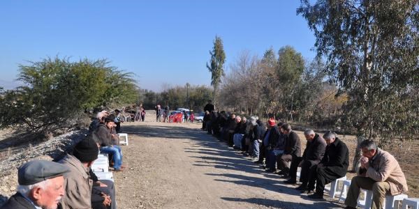 Kadirli'de yağmur yağması için kurban kesip dua ettiler