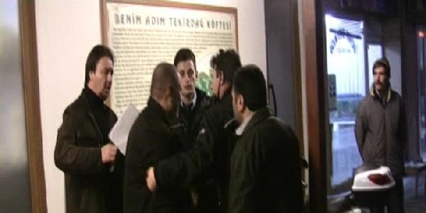 Yolcu otobüsünün içinde silah çekti