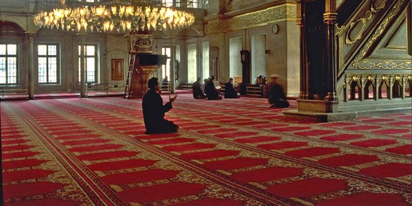 Diyanet: Müslüman beddua etmekten kaçınır