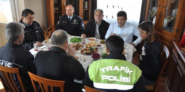 155 İmdat Hattı'ndan polisleri yemeğe davet etti