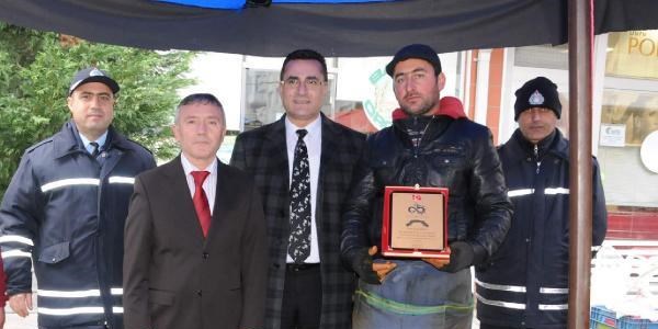 Örnek pazarcı esnafına ödül verildi