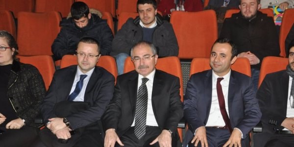 'Gençliğin Siyaset ve Sivil Topluma Katılımı' konferansı