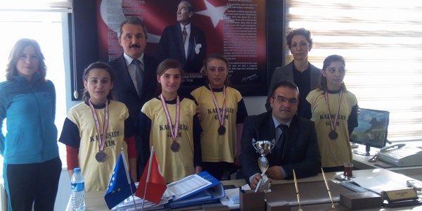 Öğrencilerden müdüre ziyaret