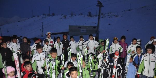 Bitlis'te 625 çocuğun kayak takımı sevinci