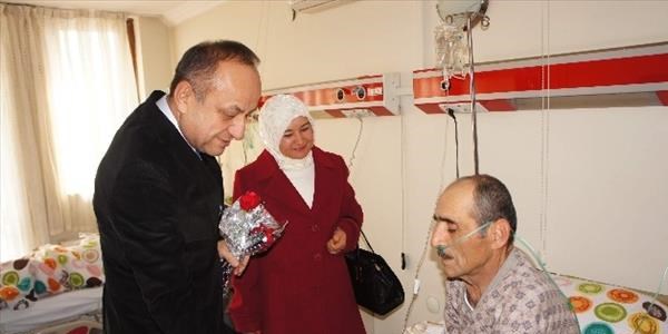 Tahsin Babaş, hastalara moral verdi