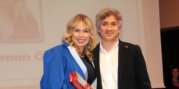 Doçent Özlenen Özkan'ın binişini eşi Ömer Özkan giydirdi