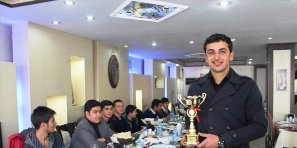 Müdürden şampiyon öğrencilere moral yemeği