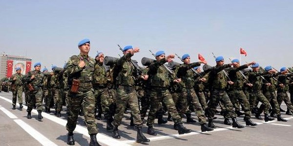 30 askere gayri ahlaki ilişkiden ordudan ihraç