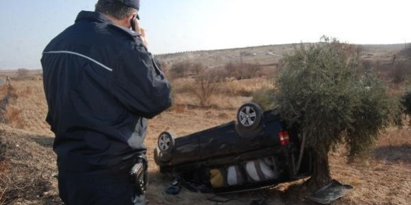 Polisten kaçarken kaza yaptılar: 2 yaralı