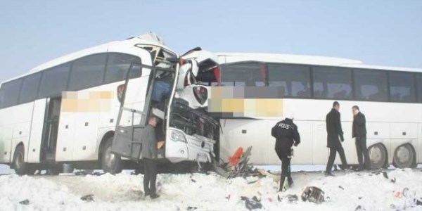 Yoğun sis kazaya yol açtı: 4 ölü, 15 yaralı