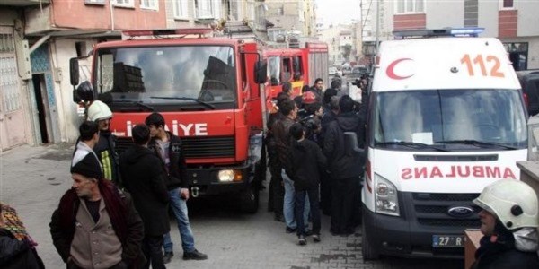 Yangında zehirlenen 8 kişi hastaneye kaldırıldı