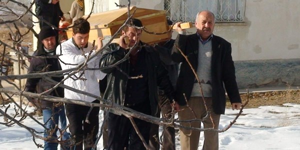 Yaşlı kadın evinde ölü bulundu