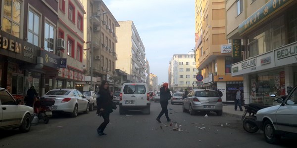 İskenderun'da fırtına hayatı olumsuz etkiledi