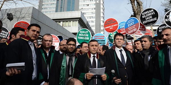 Hukukçulardan HSYK üyelerine istifa çağrısı