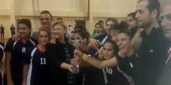 Liseli kızların başarısı