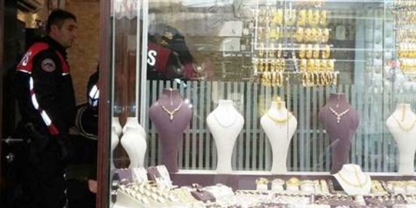 Çaldığı yüzüğü aynı kuyumcuya satmak istedi