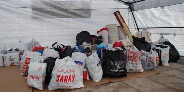 Kırşehir'de iki Tır dolusu giyim eşyası toplandı