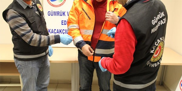 Karnındaki şişkinlikten yakayı ele verdi