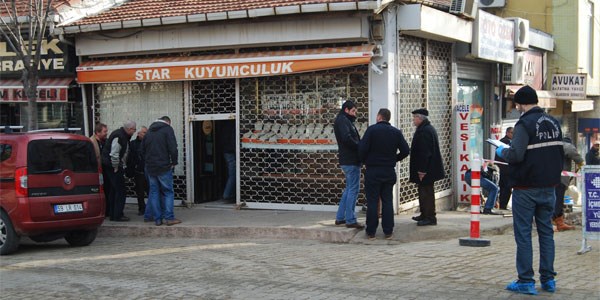 Uyanık hırsızlar, kamera kayıt cihazını da çaldılar