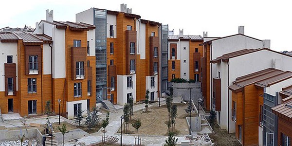 Kurası çekilen sosyal konutların yüzde 16'sı Romanlara