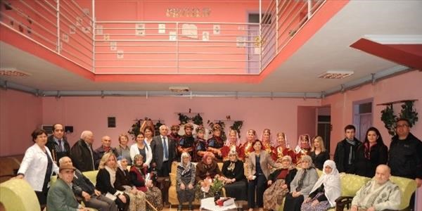 Aydın'da yaşlılar yeni yılı erken kutladı